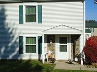 611 Canterbury Ln #B-12, Medina, OH