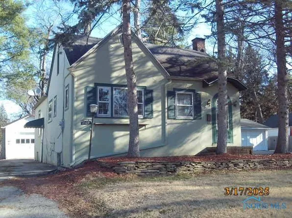 2322 Lambert Dr, Toledo, OH 43613