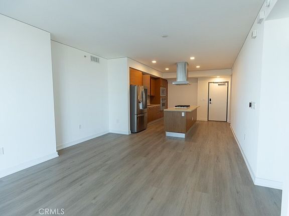 2nd image of 9 Macarthur Pl Unit 1605