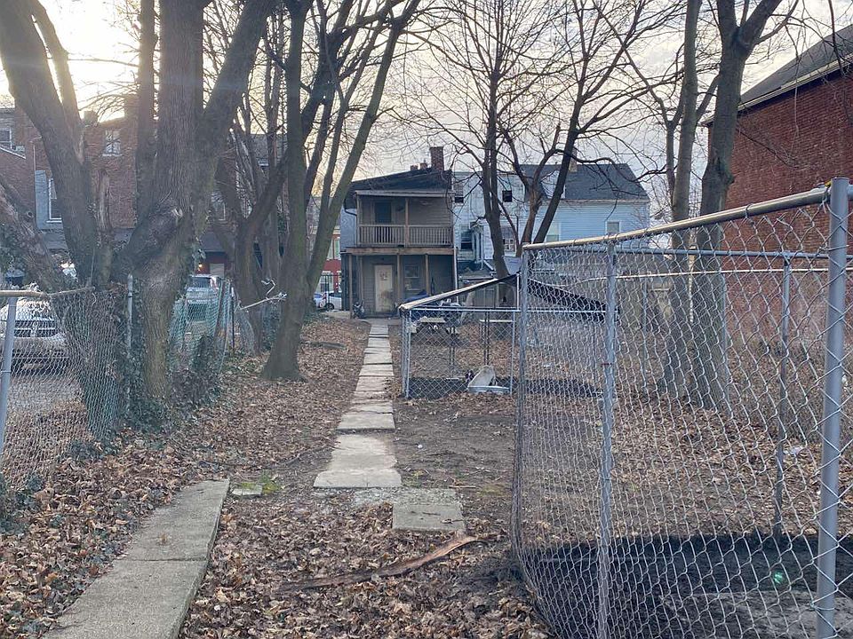 2nd image of 121 N Queen St