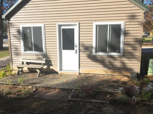 5115 S Straits Hwy, Indian River, MI 49749