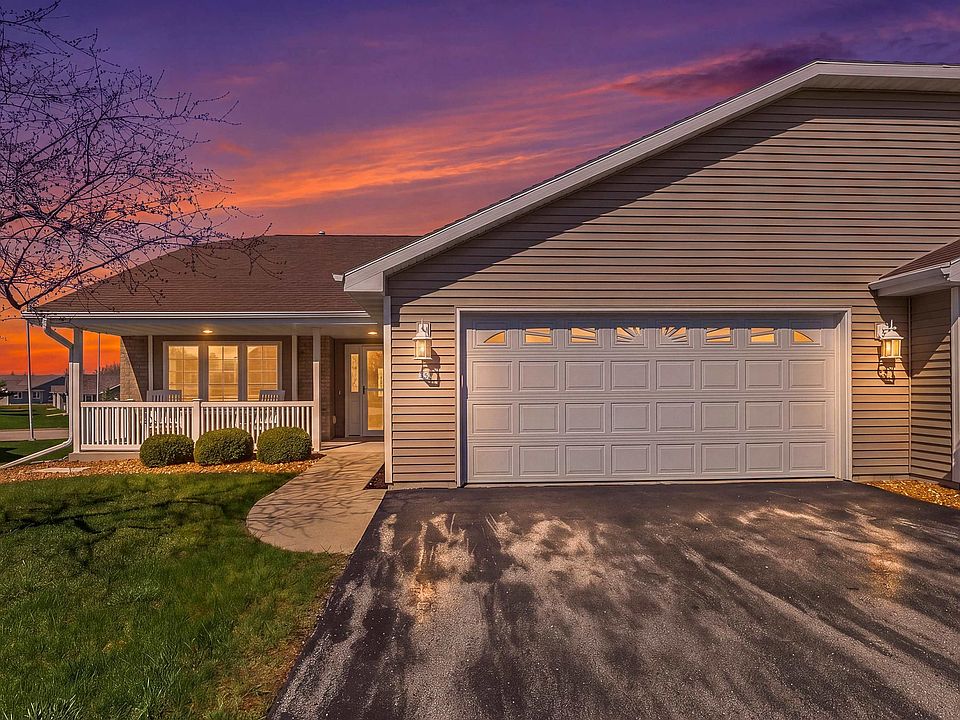 1st image of 35 Yorkshire Dr