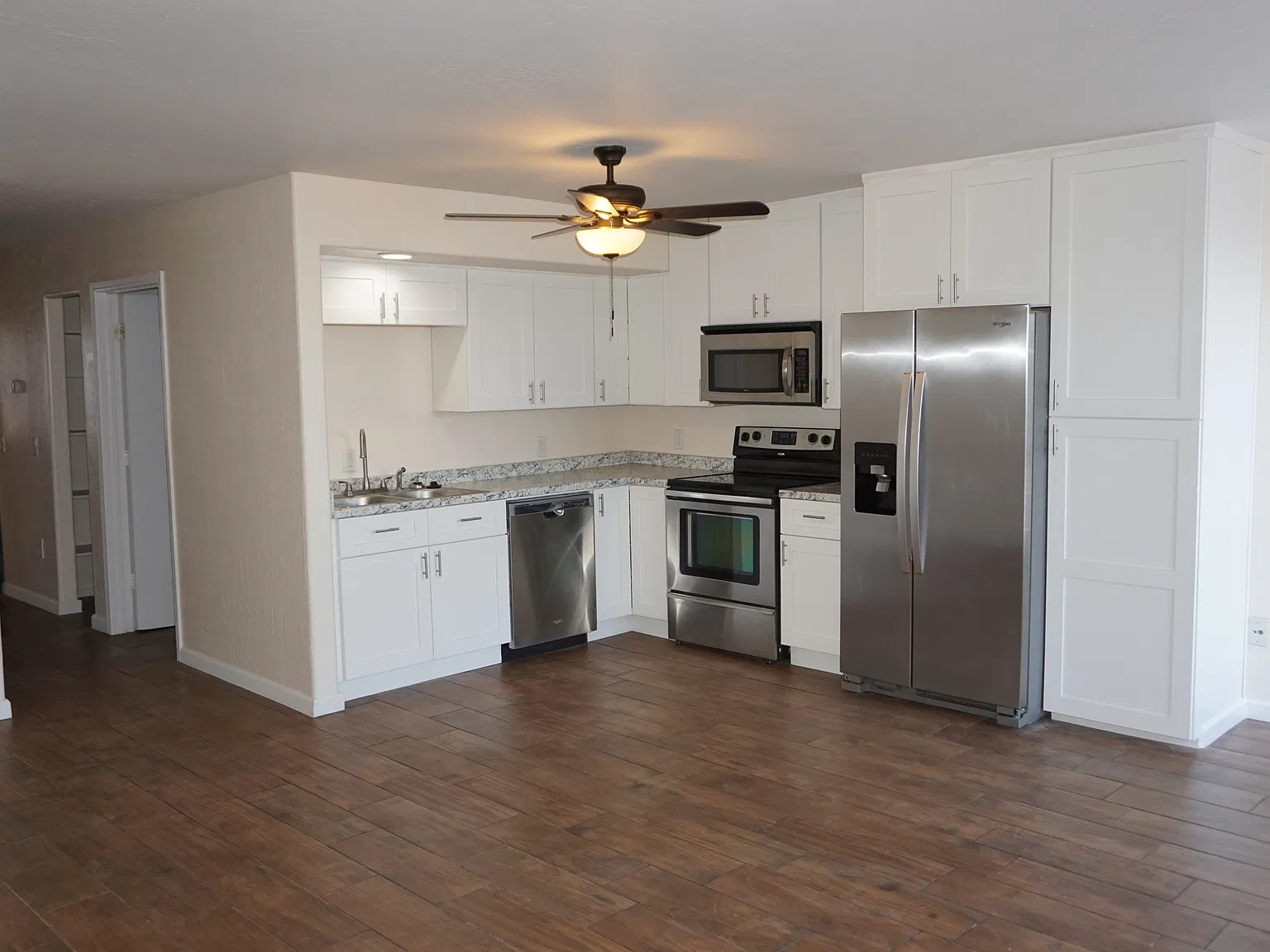 3 bed, 1000 sqft, $1,500 — Photo 2