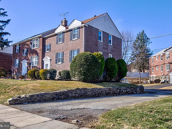 3rd image of 208 Hiawatha Ln