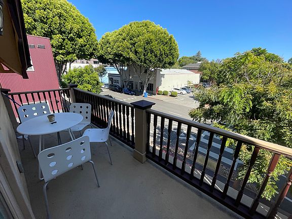 2nd image of 546A Higuera St