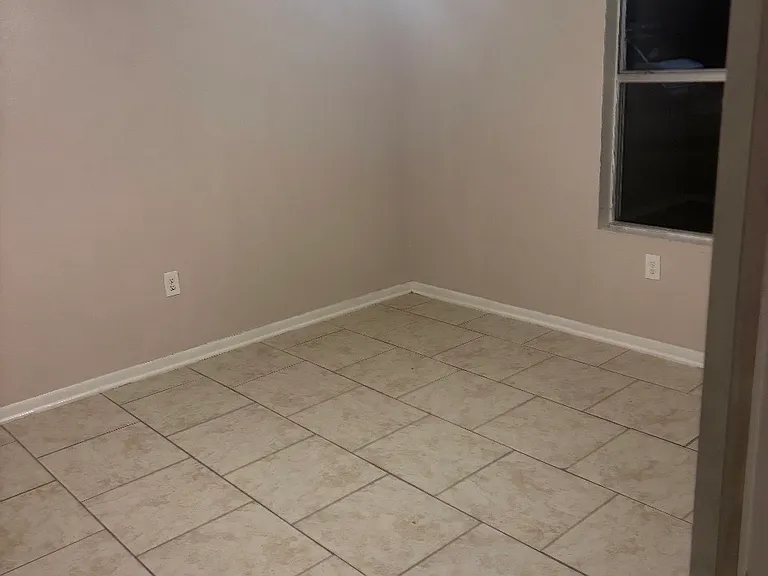 988 Asheville Dr — Photo 4