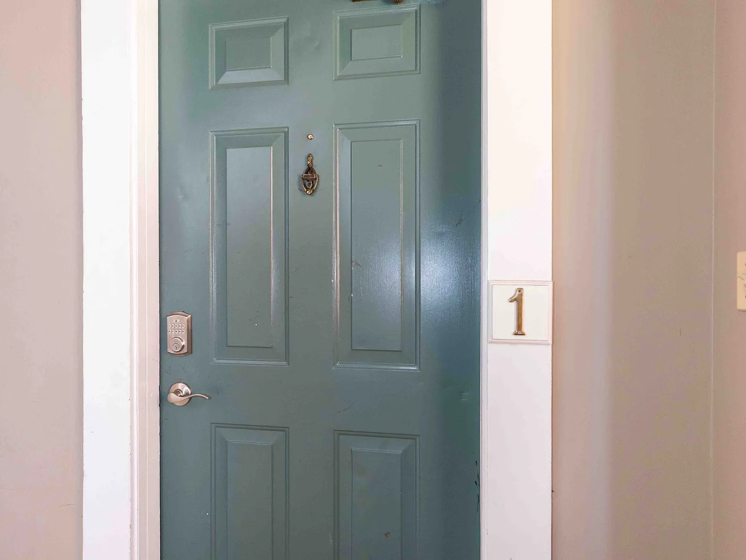 2 bed, 1100 sqft, $1,350 — Photo 2