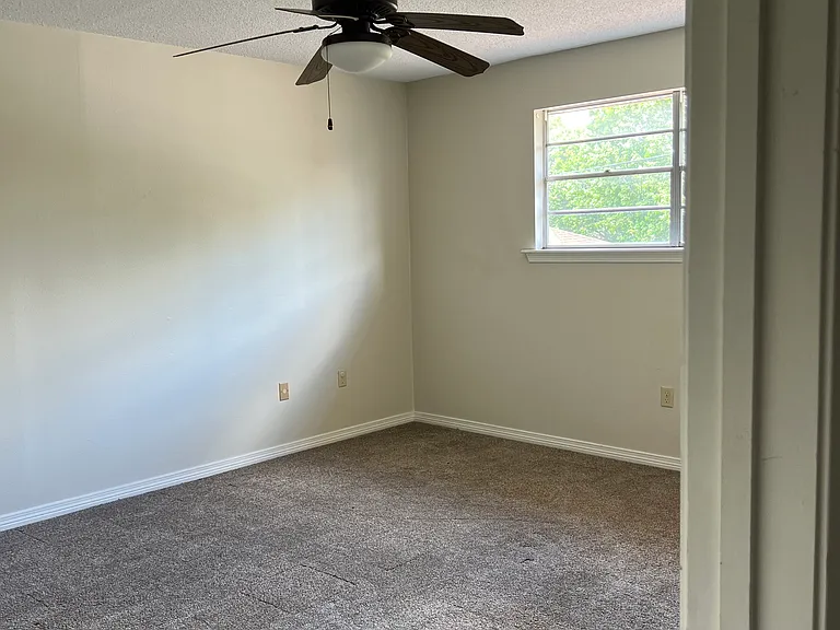 14 Yellowstone Dr — Photo 17