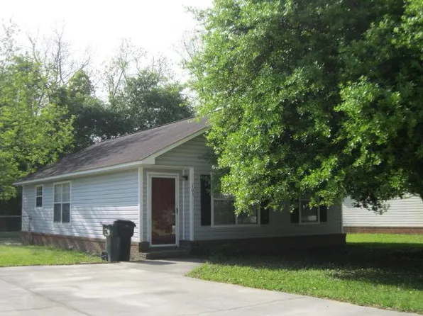 103 Chance Ln, Glennville, GA 30427