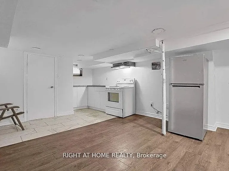 210 Mary St N #BASEMENT — Photo 3