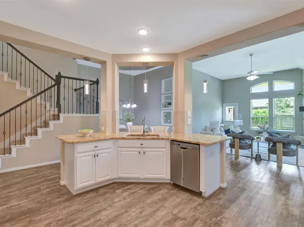 11711 Petal Falls Ln, Tomball, TX 77377