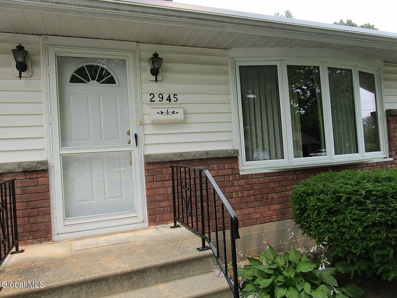 5th image of 2945 Gibson Street