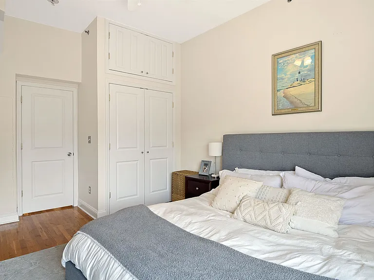 416 Monroe St #4R — Photo 9