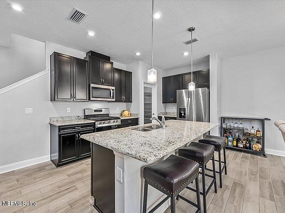 4th image of 411 NARROWLEAF Drive