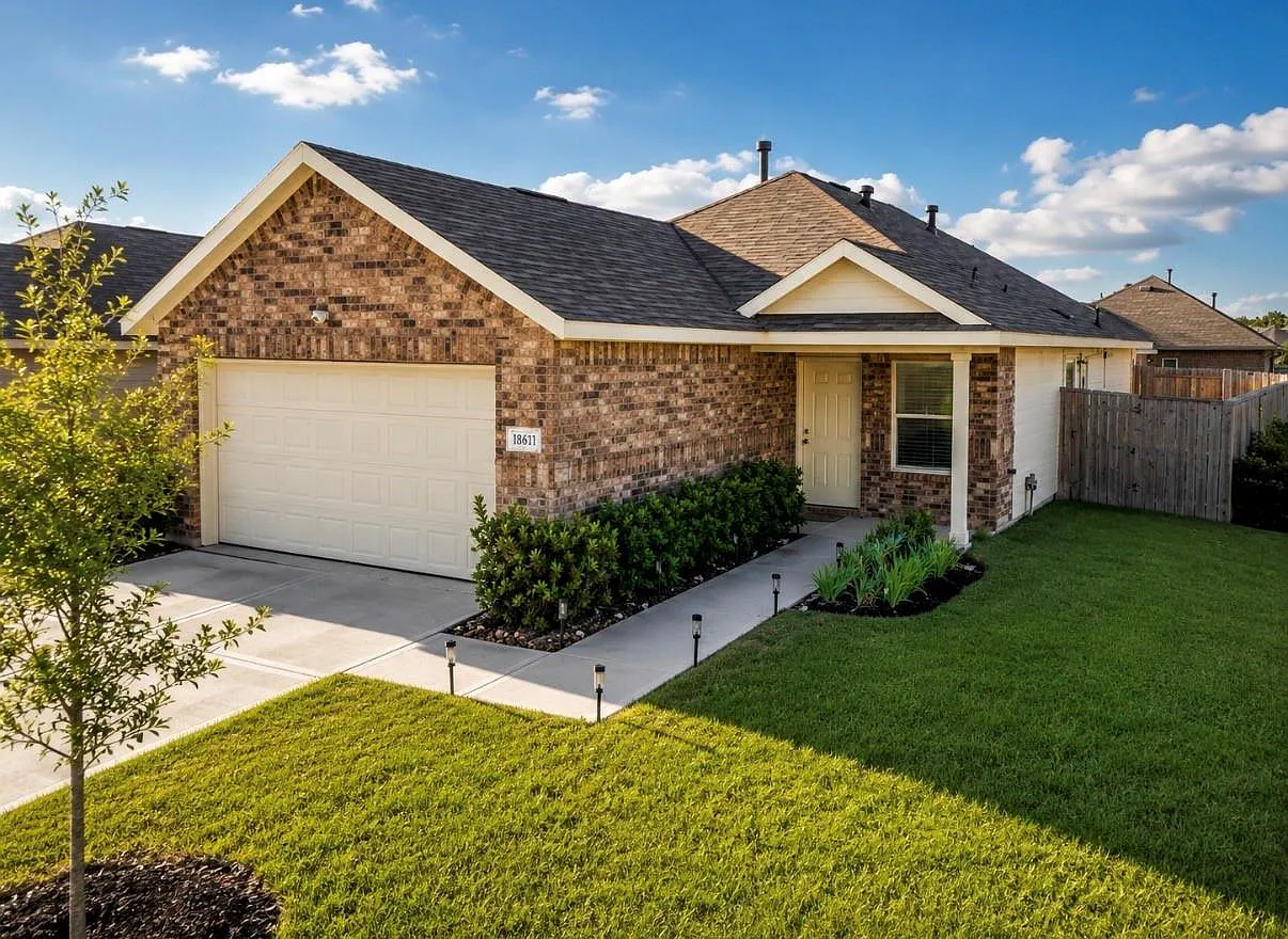 3 bed, 2.0 bath, 1311 sqft, $1,800 — Photo 3