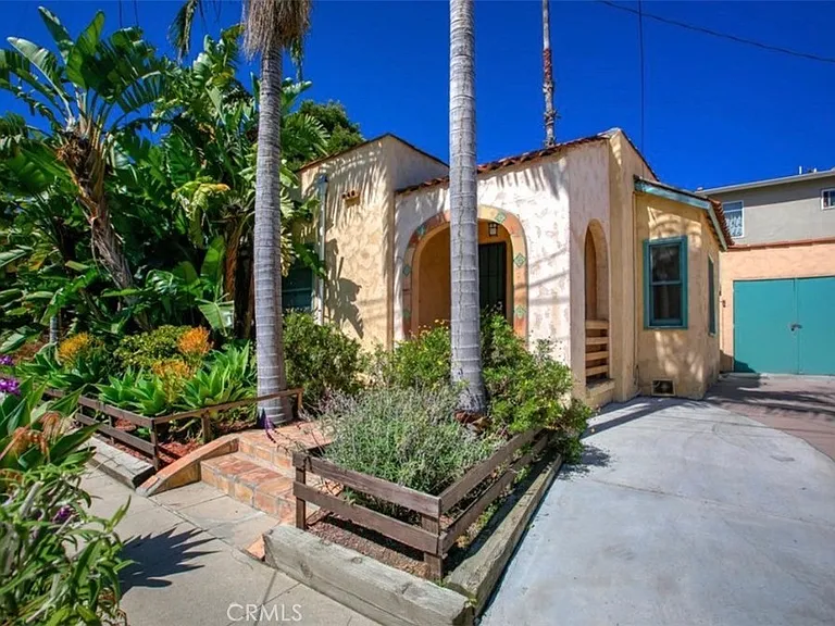 1349 N Citrus Ave — Photo 2