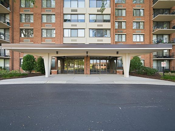 3rd image of 2000 Saint Regis Dr APT 4H
