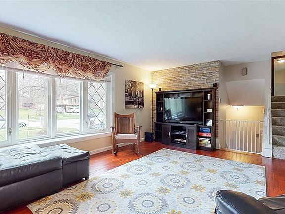 3rd image of 10187 Belmeadow Dr
