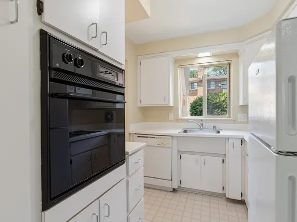 Arlington Townhomes & Apartments