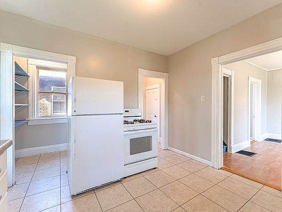 4th image of 2921 Burr Oak Ave