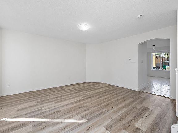 5th image of 11822 47th St NW