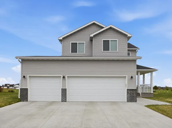 4766 34th St S, Fargo, ND 58104