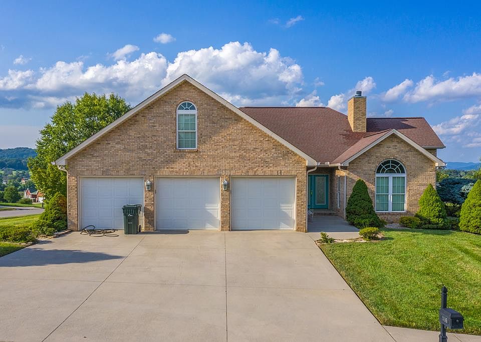 1st image of 596 Kensington Dr