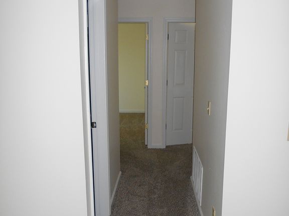5th image of 1032 Highpointe Blvd