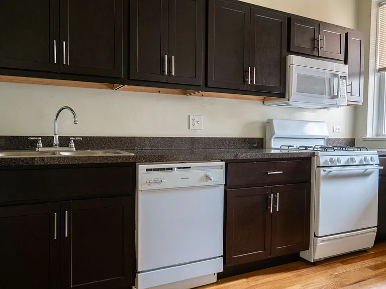 Uptown - 2 Bed / 1 Bath - In-Unit Laundry — Photo 1