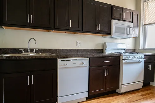 Uptown - 2 Bed / 1 Bath - In-Unit Laundry Photo 1