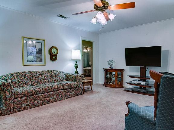 5th image of 2503 Leopard Dr