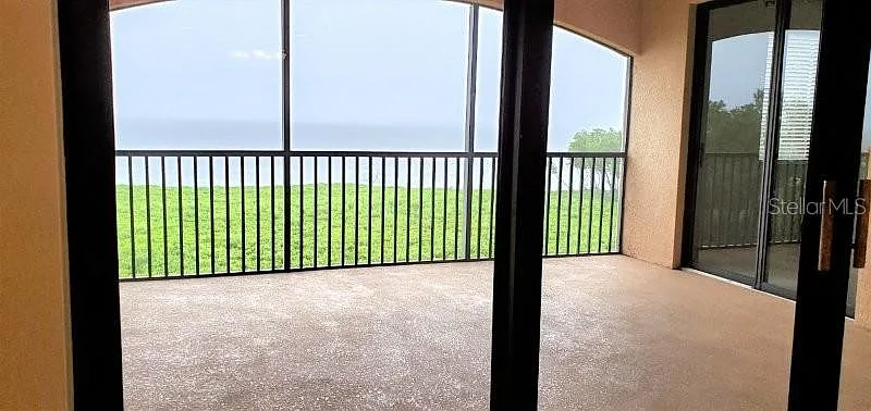 3 bed, 2.5 bath, 2348 sqft, $2,500 — Photo 2