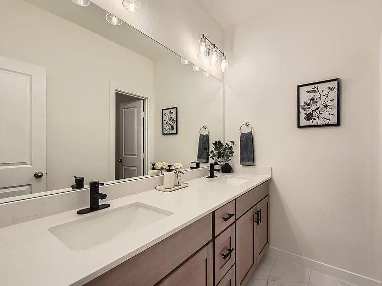 8119 Sawyer Dr — Photo 23