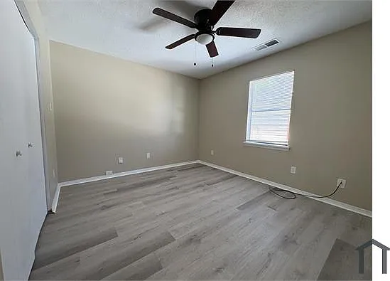 3 bed, $1,100 — Photo 4