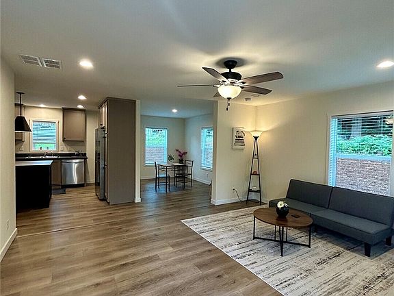 4th image of 420 E Herron Drive