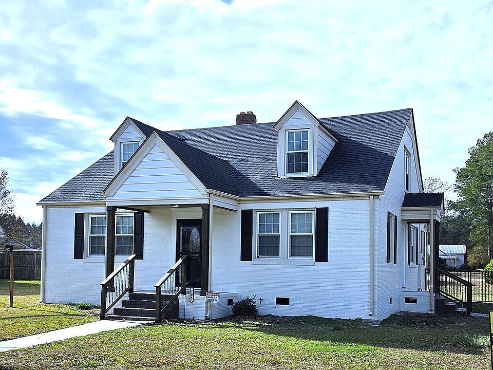 1st image of 205 Pine St N