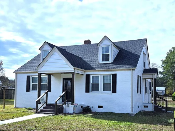 205 Pine St N, Walstonburg, NC 27888