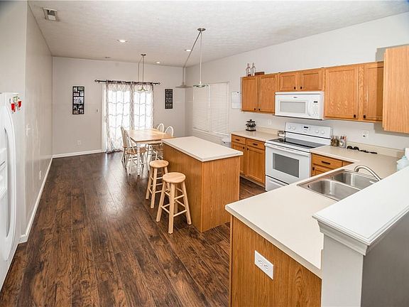 4th image of 2418 Bluewood Way