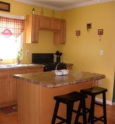 4th image of 1326 Arbor Ave