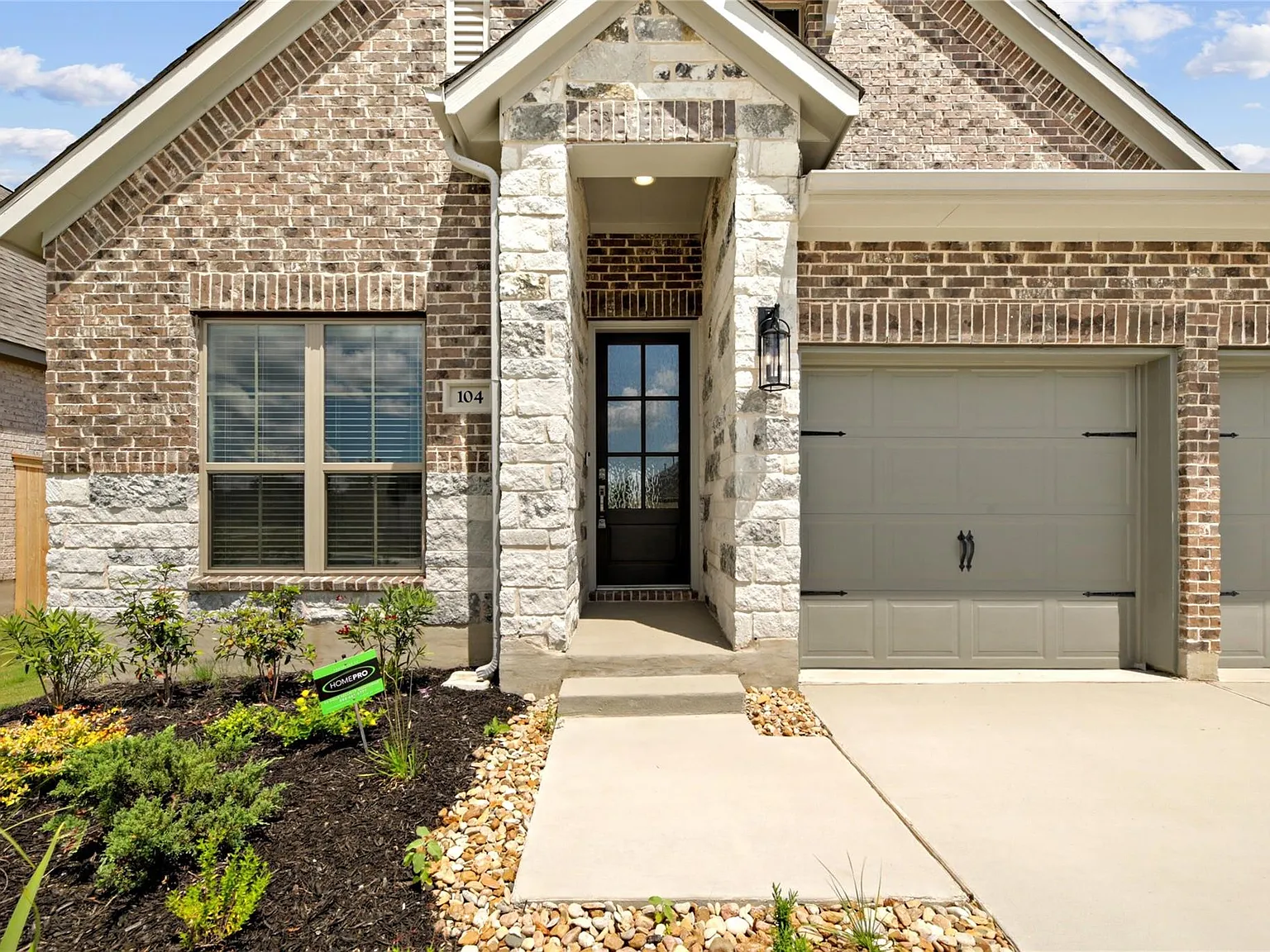 4 bed, 3.0 bath, 2350 sqft, $2,495 — Photo 3