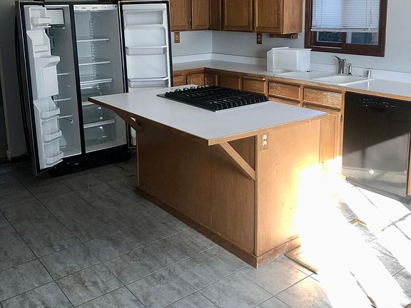 2nd image of 484 Arleta Ave