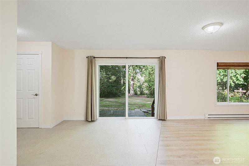 5th image of 2949 Laurel Road