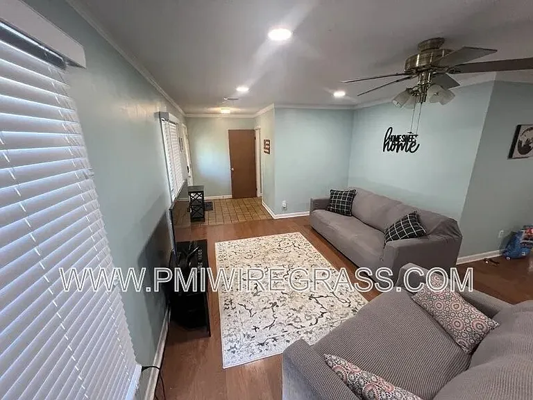 59 Andrews Dr — Photo 16