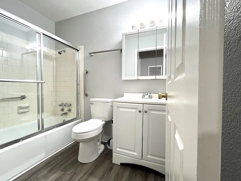 330 W Acacia Street — Photo 9
