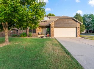 2506 N Meadow Lake Drive, Springfield, MO 65802