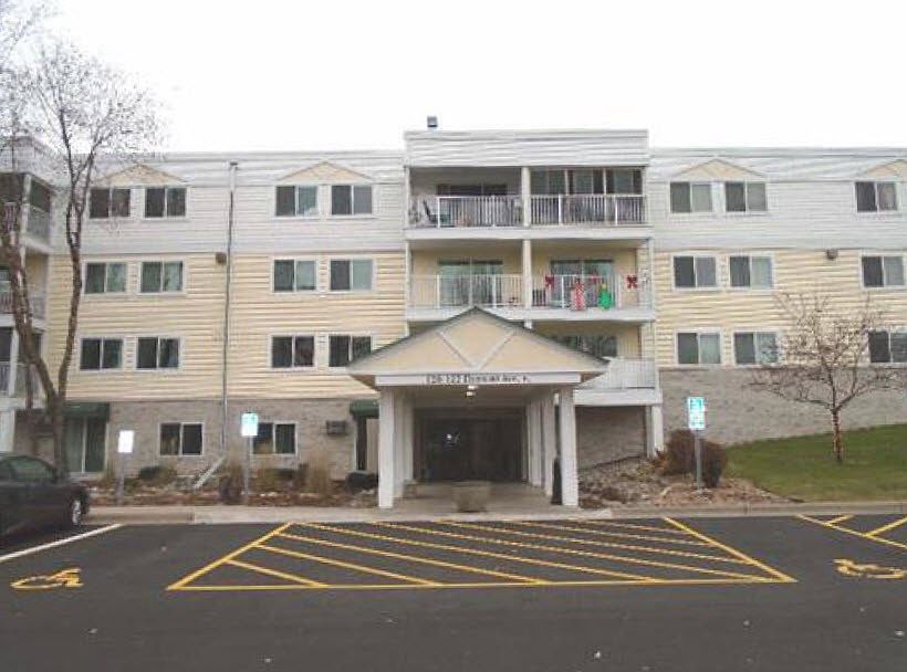 1st image of 122 Demont Ave E APT 174