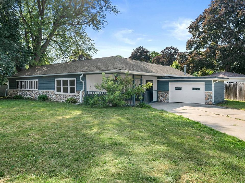 1st image of 924 N Oakwood AVENUE