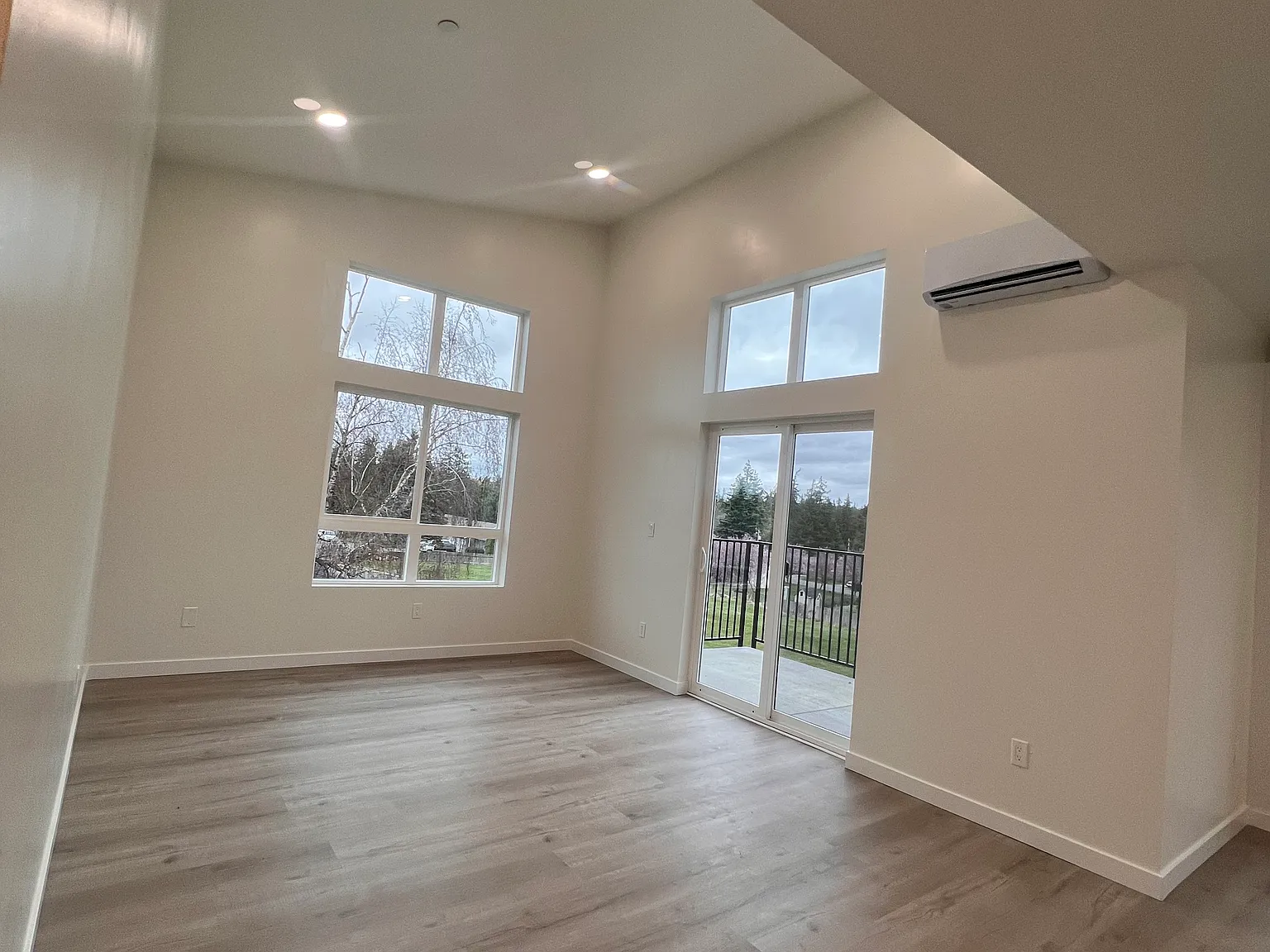 2 bed, 924 sqft, $2,095 — Photo 1