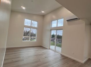 411 N 21st St #304, Mount Vernon, WA 98273