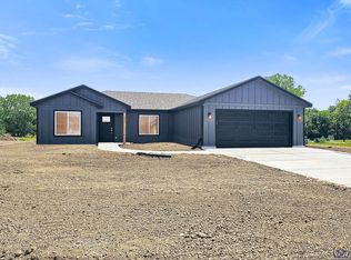202 Clay Ave, Carbondale, KS 66414